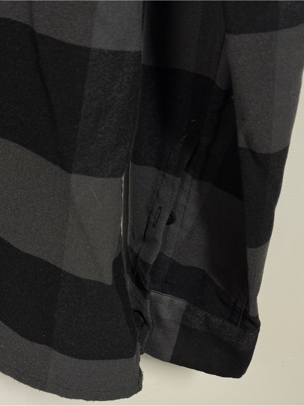 Men's Lululemon Masons Peak Plaid Long Sleeve Button Up Flannel Black Gray SZ XL - Picture 7 of 9